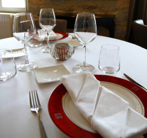 La présentation du restaurant et des plats de l'Auberge du Rohan à meucon