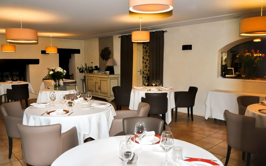 La salle du restaurant route de Vannes à Meucon