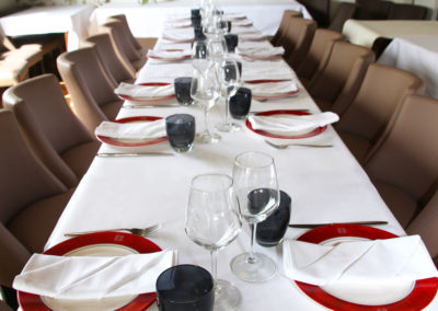 Grande table repas de séminaire à l'Auberge de Meucon
